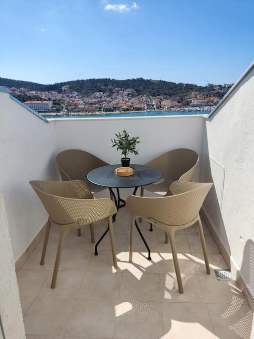 Bird View Apartment Carlissima โตรกีร์ ภายนอก รูปภาพ